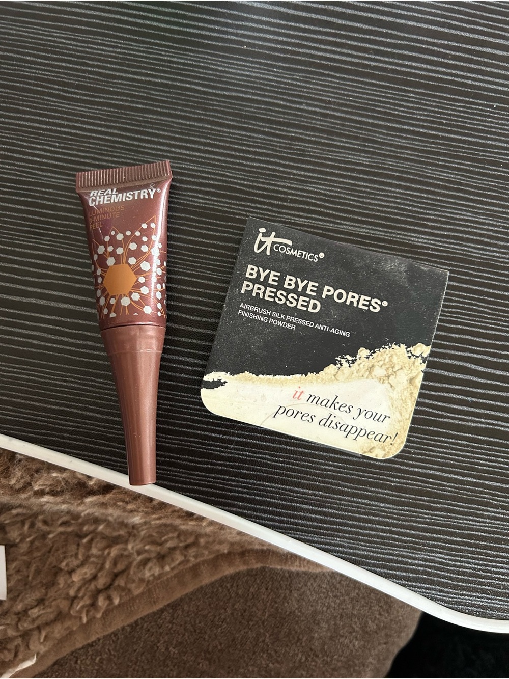 Luminous peel and finishing powder